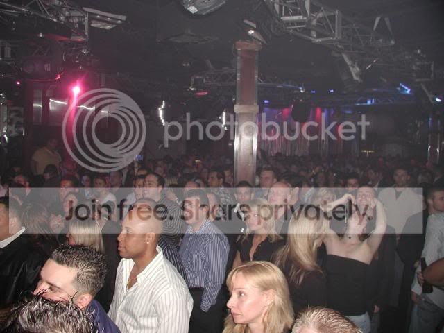 crowd1.jpg