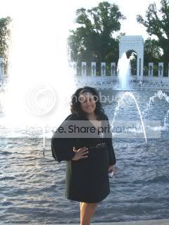 VanessaatWWIIMemorial1.jpg